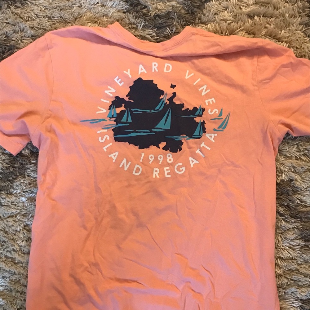 pink vineyard vines graphic tee